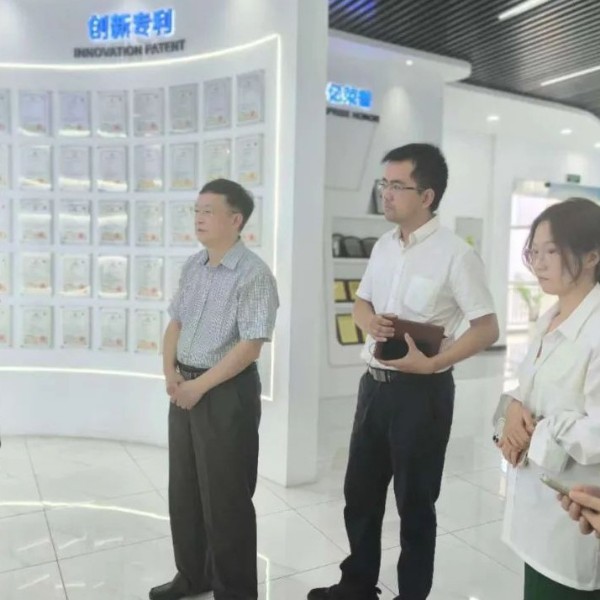 上海塑料行业协会秘书长走访朗亿新材